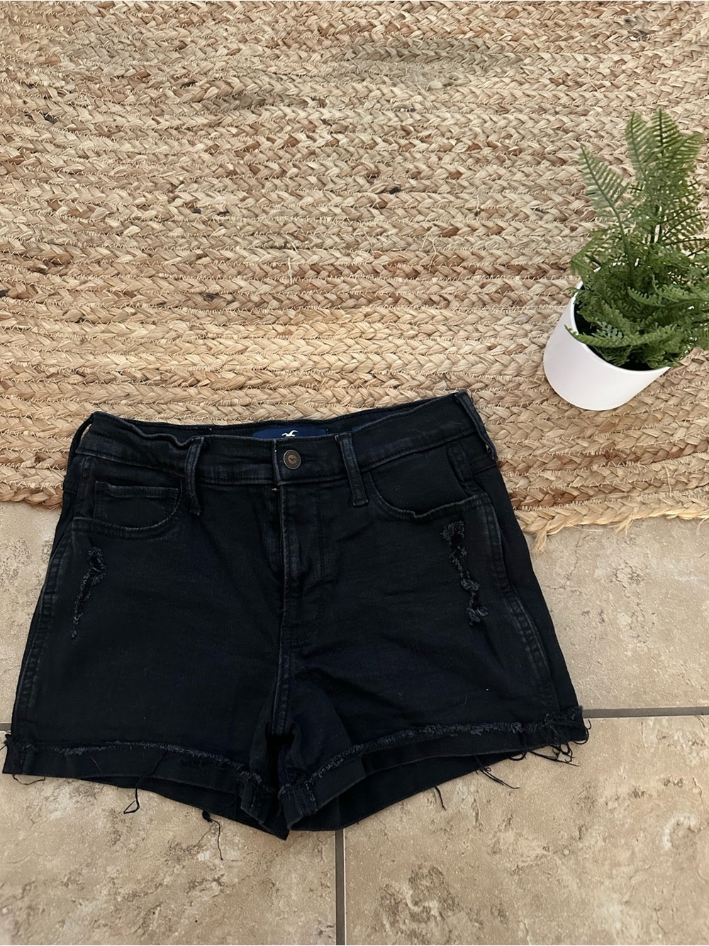 HIGH RISE BLACK SHORTS